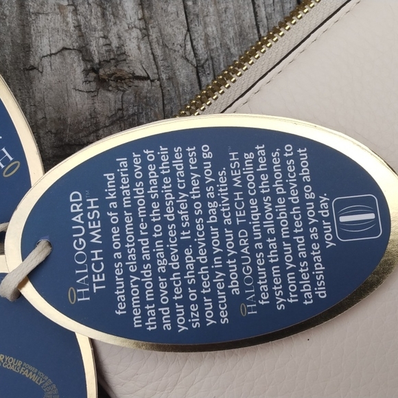 Fresh cream Holiday Collection with rare G.I.L.I. Leather Zip Tassel Wristlet - Picture 8 of 11